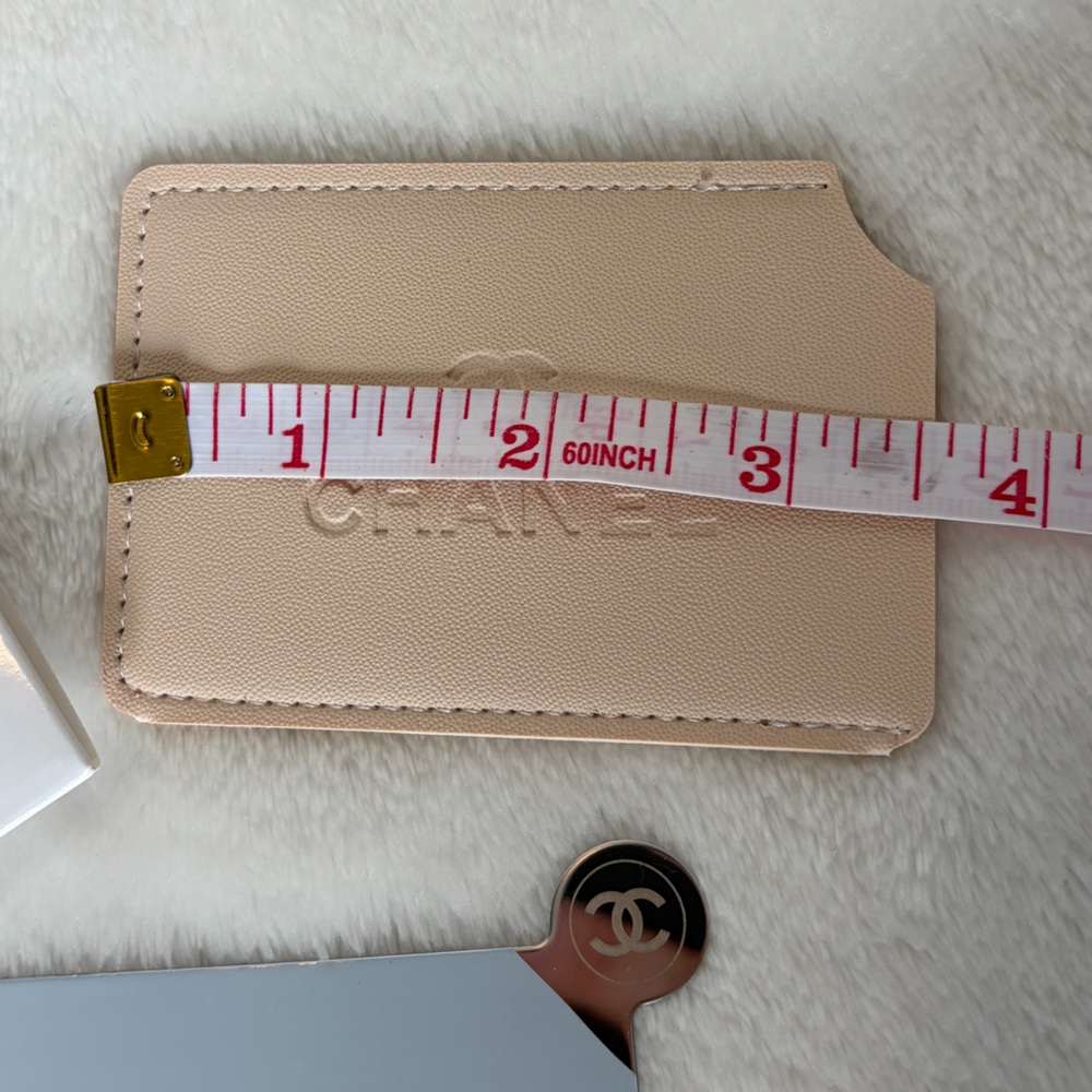 CHANEL beige leather card holder with cream box and gray card - Picture 3 of 4